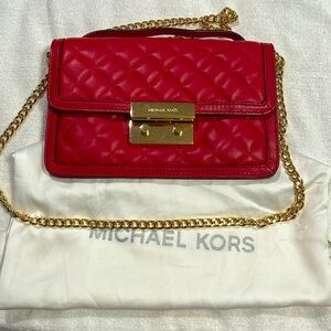Michael Kors wallet on chain. Very good condition